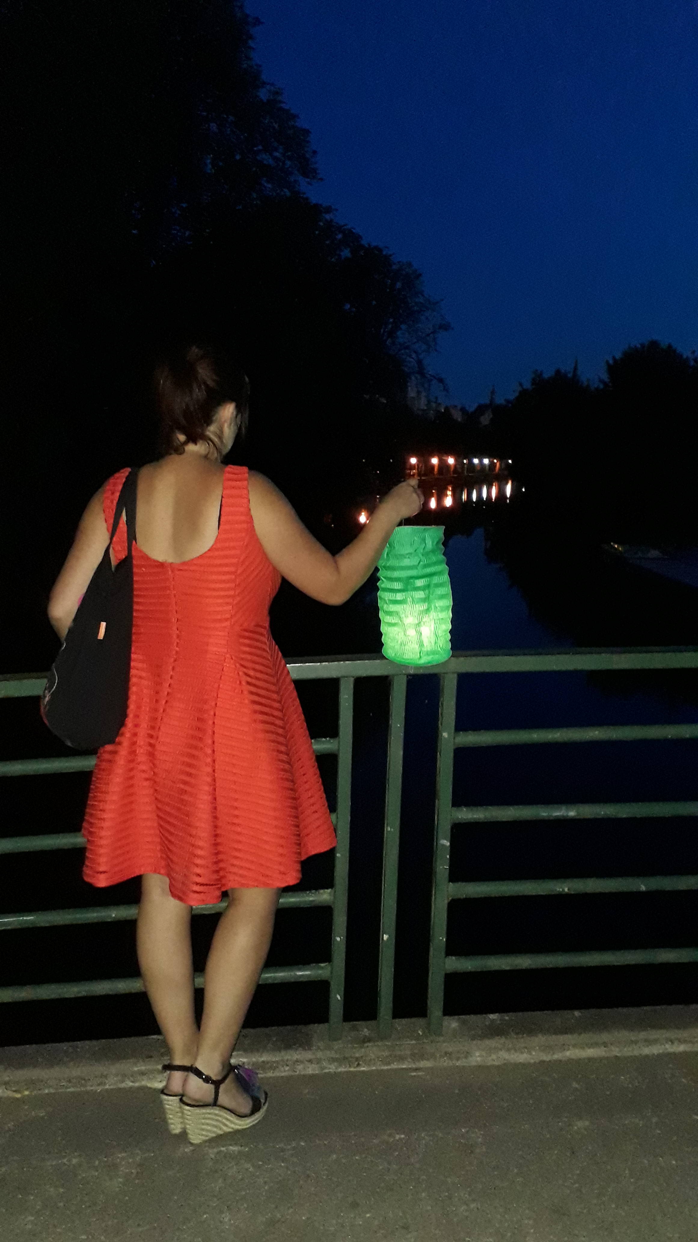 Balade aux lampions avec un guide dans la ville de Niort dans le parc naturel régional du marais poitevin