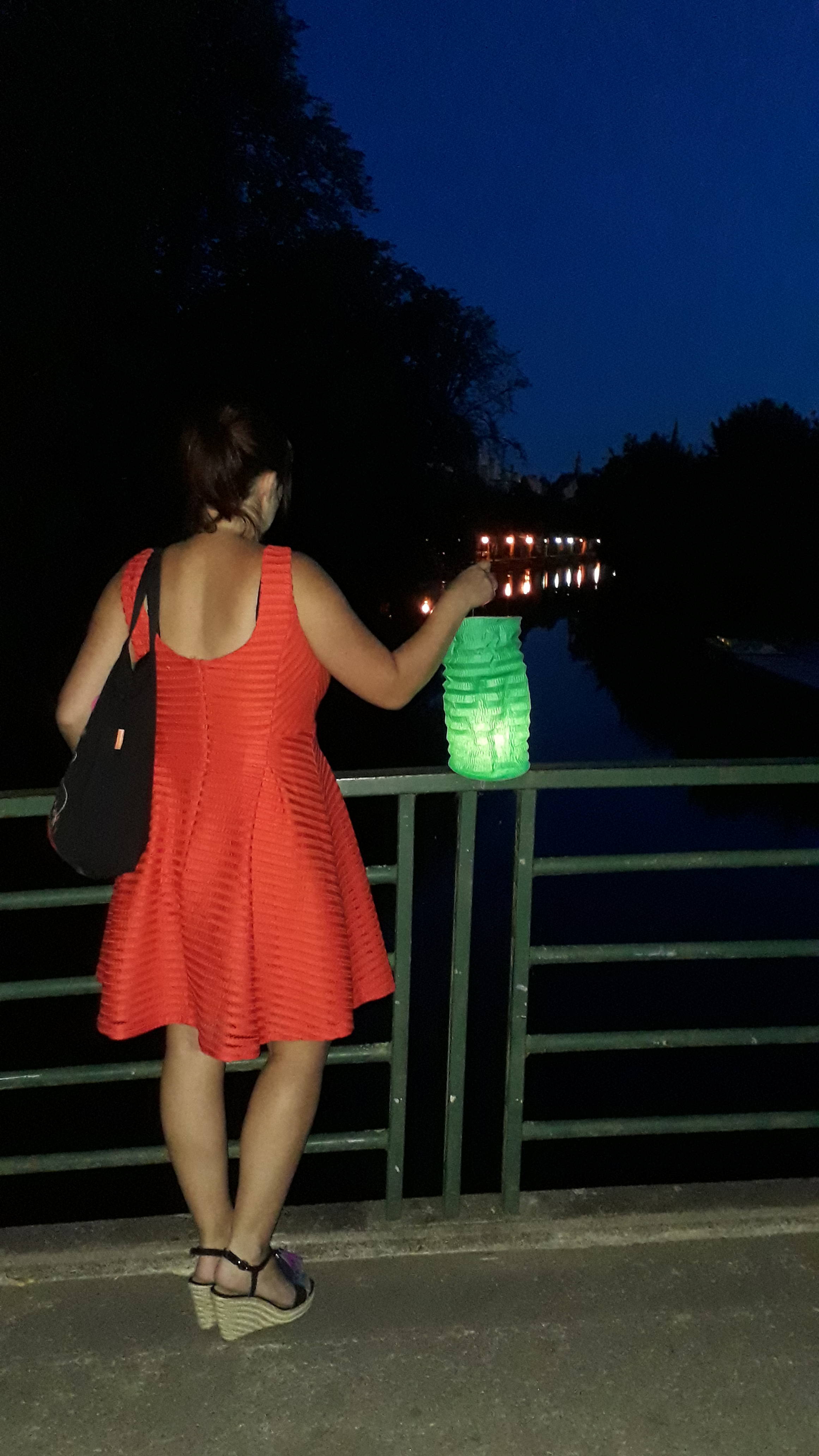 Strolling in Niort in the light of lanterns