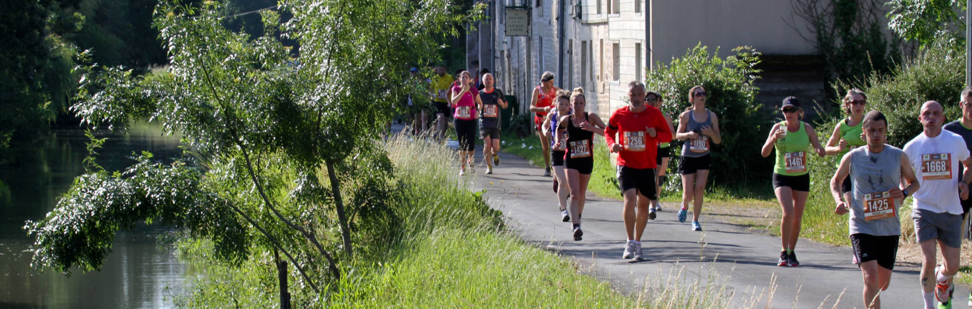 Maraisthon, des coureurs le long de la sevre niortaise