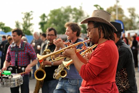 Des musiciens au Festival Moul'Stock à Charron dans le Marais poitevin