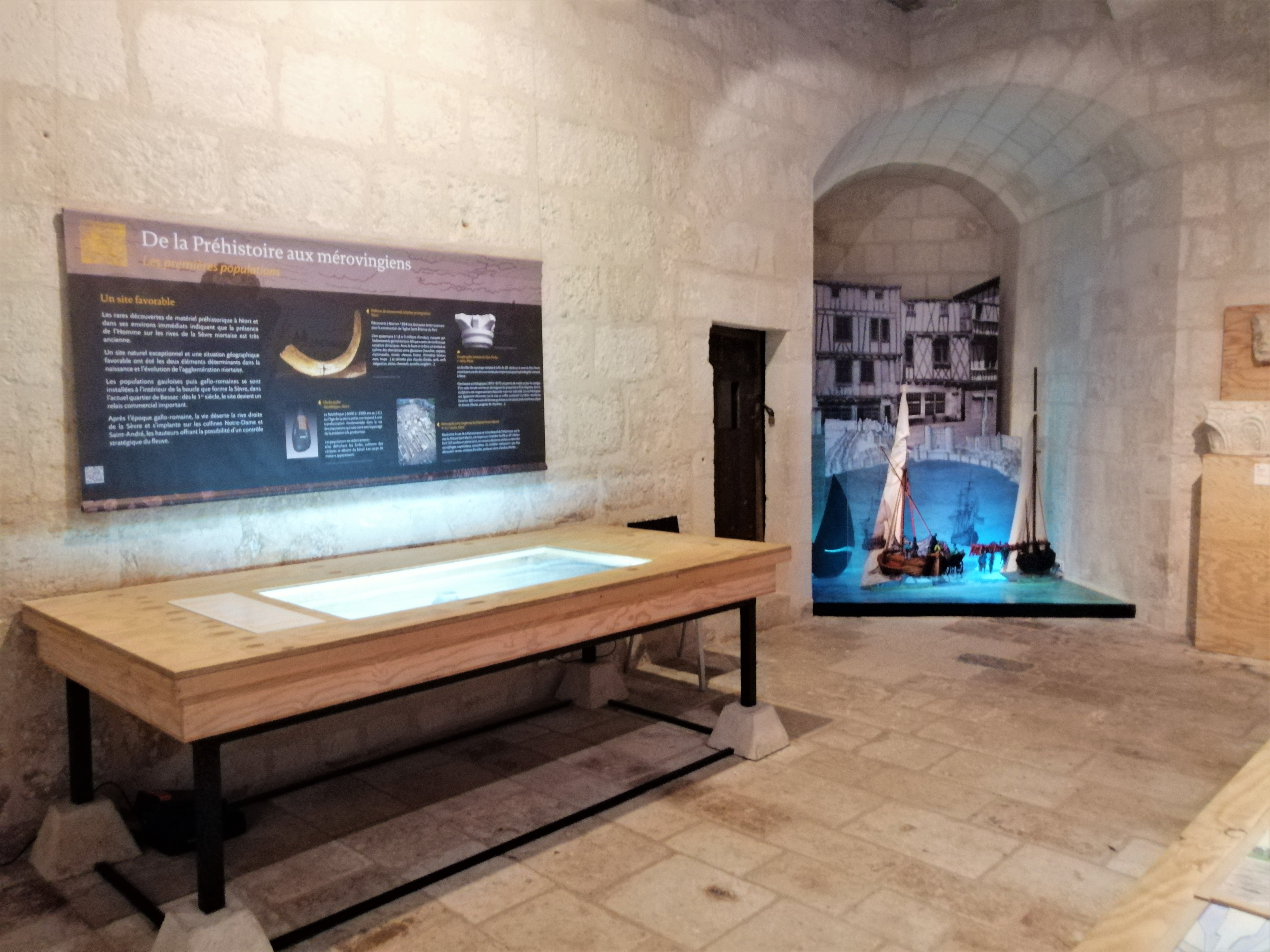 Salle intérieure du musée du donjon à Niort