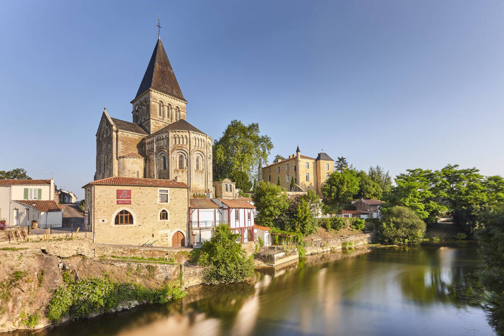 Eglise Saint Sauveur de Mareuil sur Lay-Dissais.