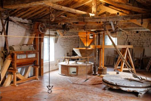 Maison de la Meunerie, moulin à eau encore en activité à Nieul sur l'Autise dans le parc naturel régional du marais poitevin