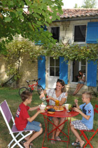 family having breakfast