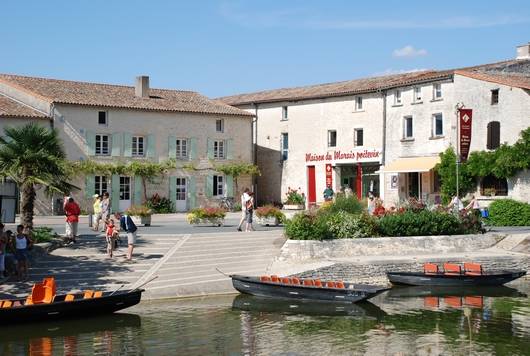 Maison du Marais poitevin à Coulon dans le Parc naturel régional du Marais poitevin - site de visite - exposition - boutique