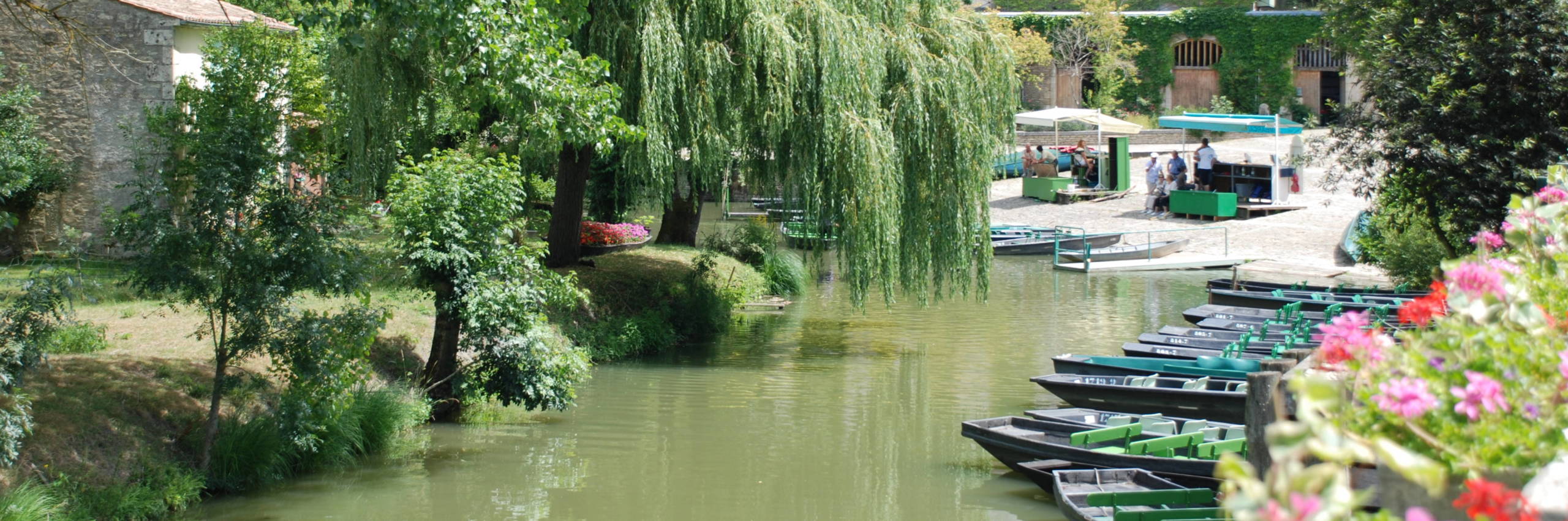 Visite d’Arçais, petit village maraichin de la Venise Verte