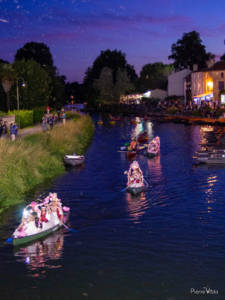 Départ du Rallye du Marais sur les quais de Coulon dans le Marais poitevin